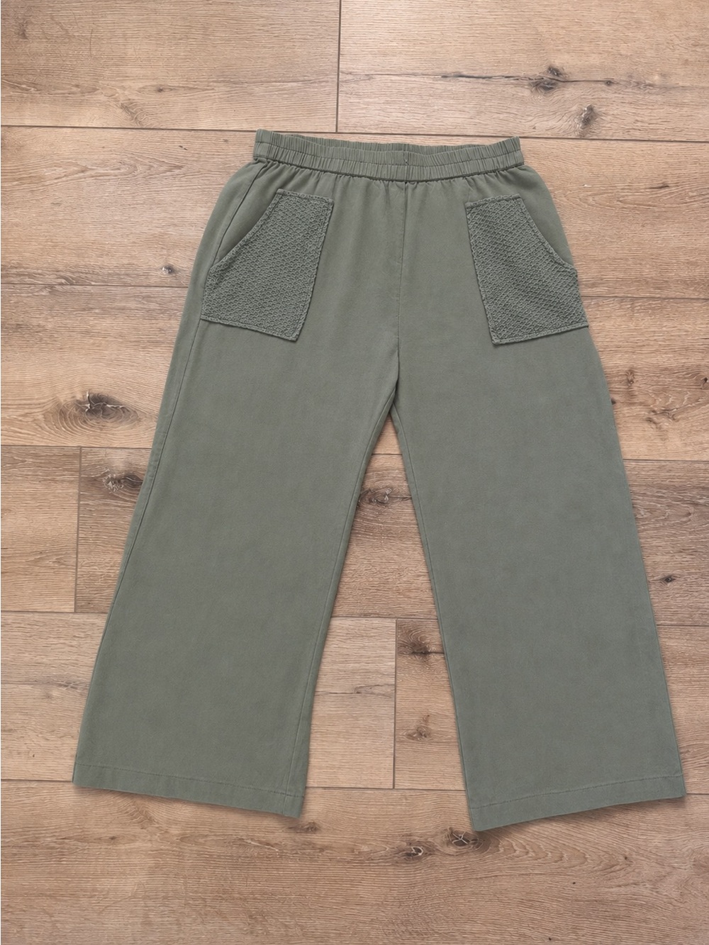 Sim and Sam Olive Relaxed Wide-Leg Pants with Textured Patch Pockets